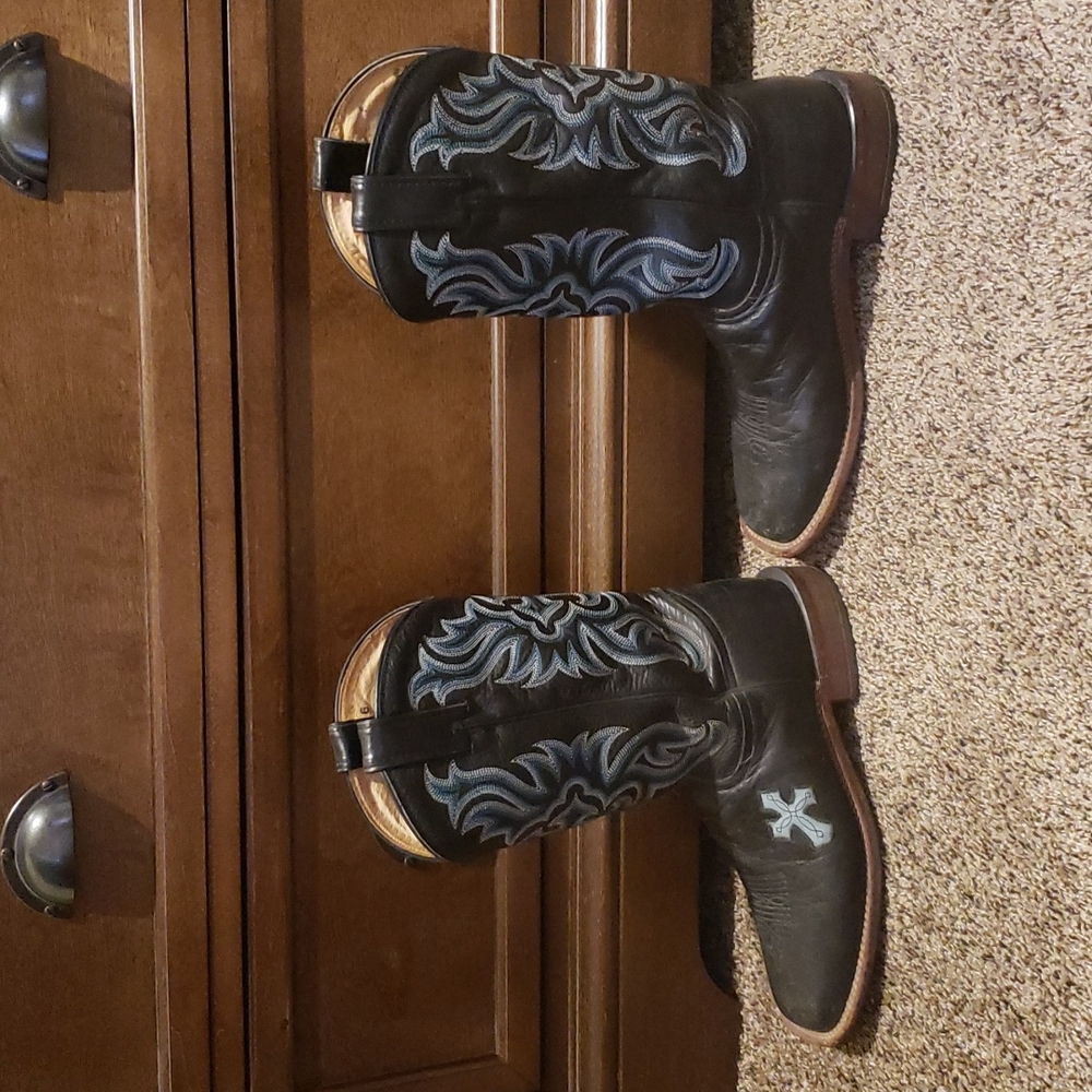 Women's cowboy boots
